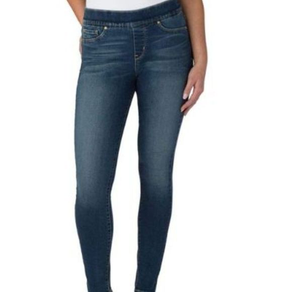 Women's Totally Shaping Pull-on Skinny Jeans